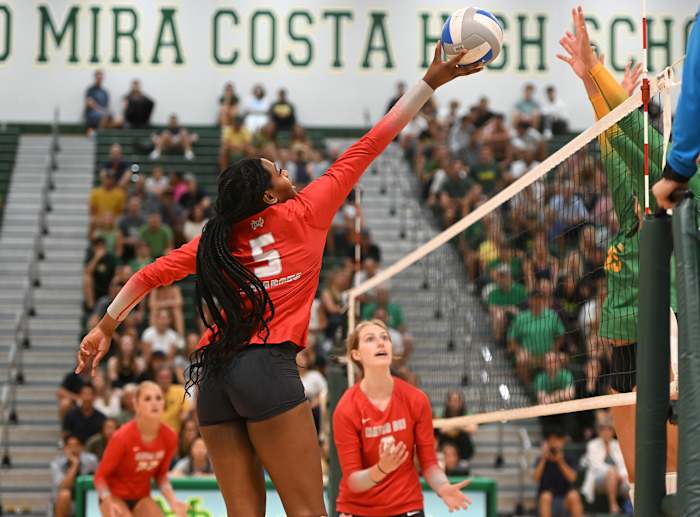 Mater Dei's CharCymarah Gordon (5)